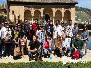 Skip the Line: Alhambra Palace Tour with Generalife Gardens