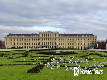 Skip the Line: Schonbrunn Palace Guided Tour in Vienna