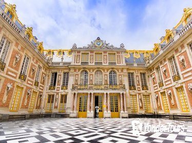 Skip-the-Line Versailles Palace and Gardens Small-Group Tour from Paris