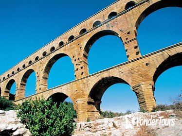 Small-Group Avignon and Pont du Gard Day Trip with Wine Tasting from Aix-en-Provence