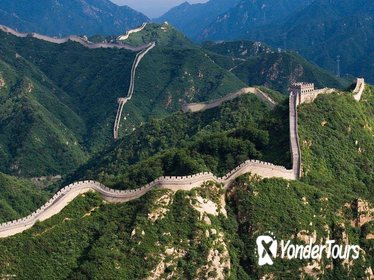 Small-Group Beijing Coach Day Tour: Badaling Great Wall and Jade Gallery Visit Including Lunch