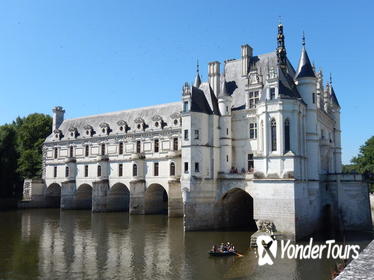 Small-Group Day Tour of Loire Valley: Chenonceau Amboise and Clos Luc e with Wine Tasting from Tours