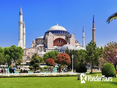 Small-Group Istanbul Walking Tour: Hagia Sophia Museum and the Blue Mosque