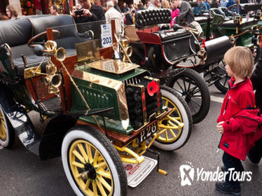 Small-Group Prague Sightseeing Tour by Vintage Car