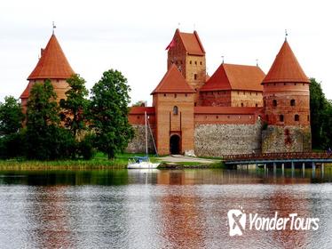 Small-Group Sightseeing Tour to Paneriai Memorial Park and Trakai Castle