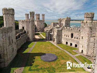 Snowdonia Scenes and Caernarfon Castle Private Day Trip from Llandudno