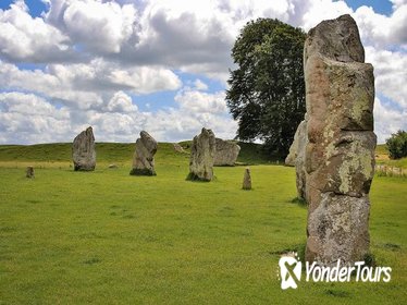 Stonehenge and Avebury Day Tour from London