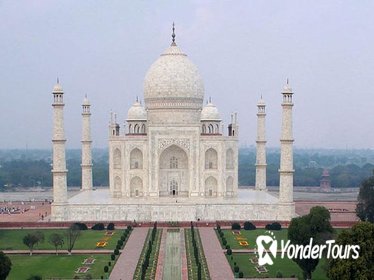 Taj Mahal Trip from Jaipur with Lunch and Guide