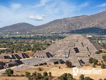 Teotihuacan Pyramids Private Day Trip with Archeologist from Mexico City