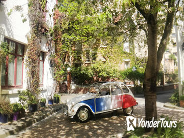 Tour in a vintage car with a Parisian