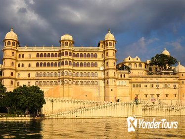 Udaipur Guided City Day Tour: City Palace, Jagdish Temple, and Lake Pichola