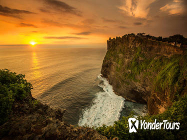 Uluwatu Cliff by Night: Seafood Dinner at Jimbaran Bay with Kecak Show