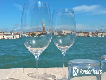 Venice 'Bacari' Evening Tour: Wine, Culture, and Snacks