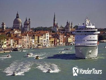 Venice Private Arrival Transfer by Water Taxi: Cruise Port to Central Venice