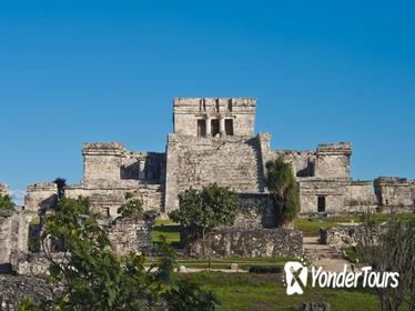Early Access to Tulum Ruins from Playa del Carmen with Archeologist