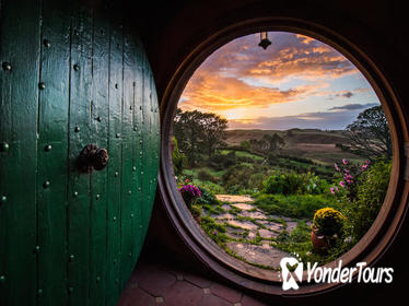 Waitomo Caves and Lord of the Rings Hobbiton Movie Set Tour including Lunch from Hamilton