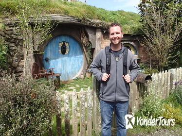 Waitomo Caves and 'The Lord of the Rings' Hobbiton Movie Set Day Trip from Auckland