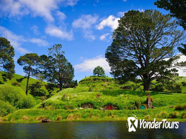 Waitomo Caves and The Lord of the Rings Hobbiton Movie Set Tour from Auckland with Private Transport