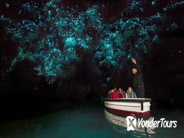 Waitomo Glow Worm Caves & Hobbiton Movie Set - Return Trip From Auckland