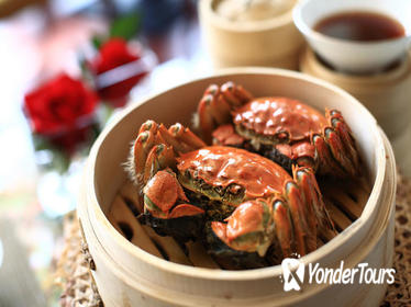 Yangcheng Lake Hairy Crab Gourmet Tour with Zhouzhuang or Tongli Visit from Shanghai