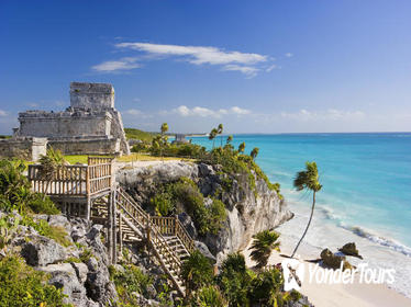 Yucatan Peninsula Full-Day Private Tour: Akumal, Tulum Ruins and Cenote Swim