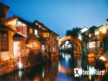 Yuyuan Gardens and Zhujiajiao Water Town Day Trip with Foot Massage