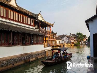 Zhujiajiao Ancient Town and Night Luxury Cruise Tour with Dinner in Shanghai
