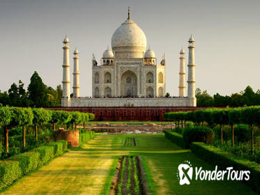 Experience Agra in a One Full Day Sightseeing Trip with Transfers From New Delhi