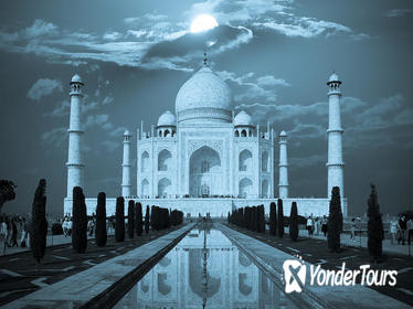2-Day Private Tour of Agra from Delhi including Taj Mahal at Full Moon
