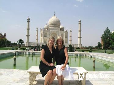 Taj Mahal Private Day Trip Including Same Day Flights from Mumbai