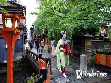 Private Tour: Kyoto Photoshoot and Sightseeing with Photographer Guide