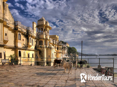 Private Tour: City Palace and Jagdish Temple in Udaipur