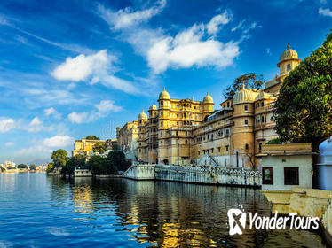 Private Tour To Udaipur City Palace Museum with Jagdish Temple & Boat Ride