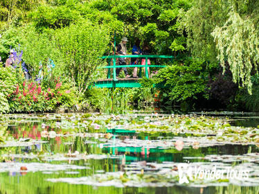 Small Group Versailles Skip-the-Line and Giverny Day Trip from Paris