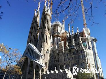 Outdoor walking tour of Sagrada Familia and Gothic Quarter