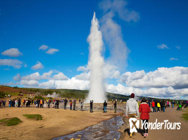 Golden Circle Classic Day Tour from Reykjavik with Live Guide and Touch-Screen Audio Guide