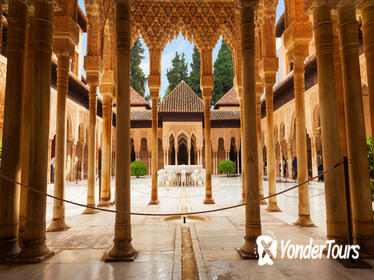 Alhambra, Generalife & Nasrid Palaces: Tour with Fast Track