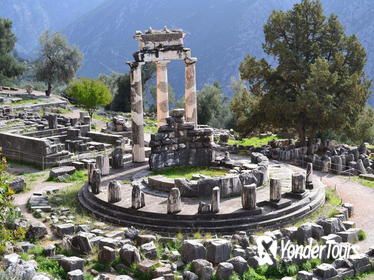 Explore Central Greece with an affordable 2 days tour to Delphi and Meteora