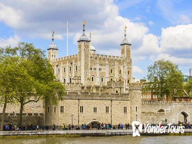 Tower of London Entrance Ticket Including Crown Jewels and Beefeater Tour