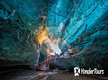Ice Cave Tour in the National Park of Vatnajökull