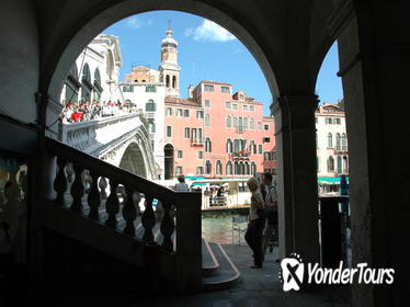 Secret Venice Walking Tour and Gondola Ride