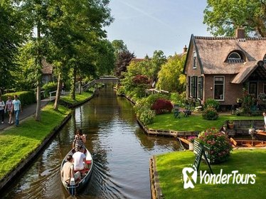 Sightseeing tour to Giethoorn, Zaanse Schans and Volendam from Amsterdam