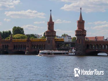 Berlin Half-Day Burger and Beer River Cruise