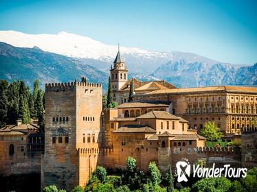 Private Alhambra Palace and Generalife Gardens Tour From Malaga