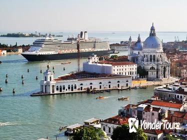 Venice Private Departure Transfer by Water Taxi: Central Venice to Cruise Port