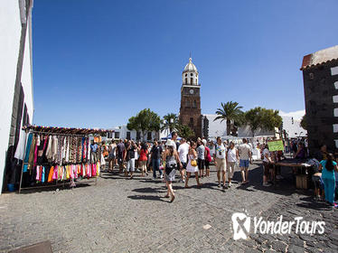 Teguise Market and Cesar Manrique Foundation Tour in Lanzarote
