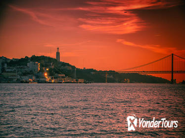 Lisbon Sparkling Boat - Tagus River Exclusive Tour