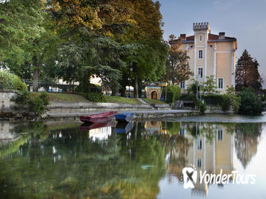 Private Provence Tour: Fontaine de Vaucluse and Isle sur Sorgue Private Provence Tour: Fontaine de Vaucluse and Isle sur Sorgue