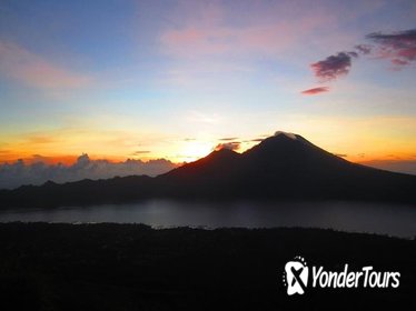 Bali Sunrise Trekking and Natural Hot spring Tour