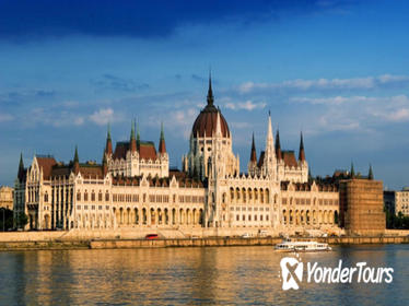 Budapest Combo: Hop-On Hop-Off Tour, Danube Sightseeing Cruise, Coffee and Cake, and Typical Hungarian Meal
